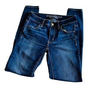 Sale! American Eagle Super Stretch Blue Jeans Size 2 Short